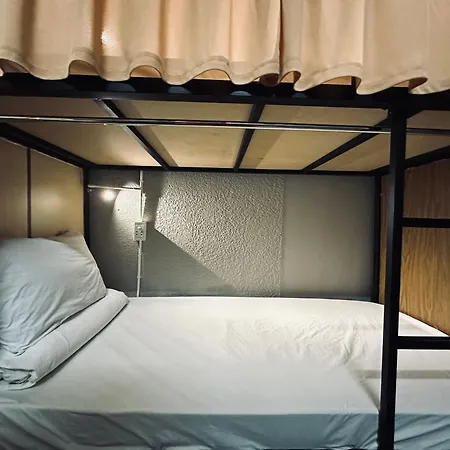 Alleyway Hostel (Adults Only)-3